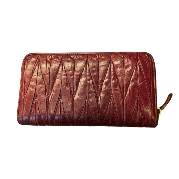 Miu Miu Red Leather Matelasse Wallet Zip Around Clutch Authentic - Picture 8 of 8